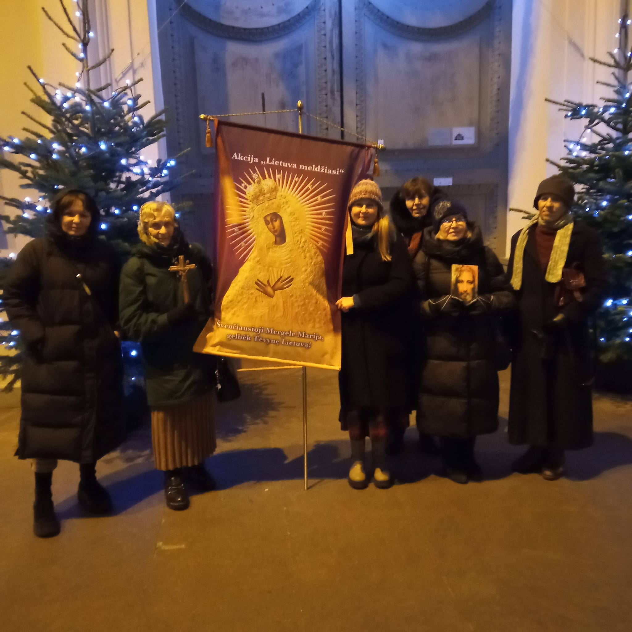 Gruodžio 27d.meldėsi 6 maldininkai.
