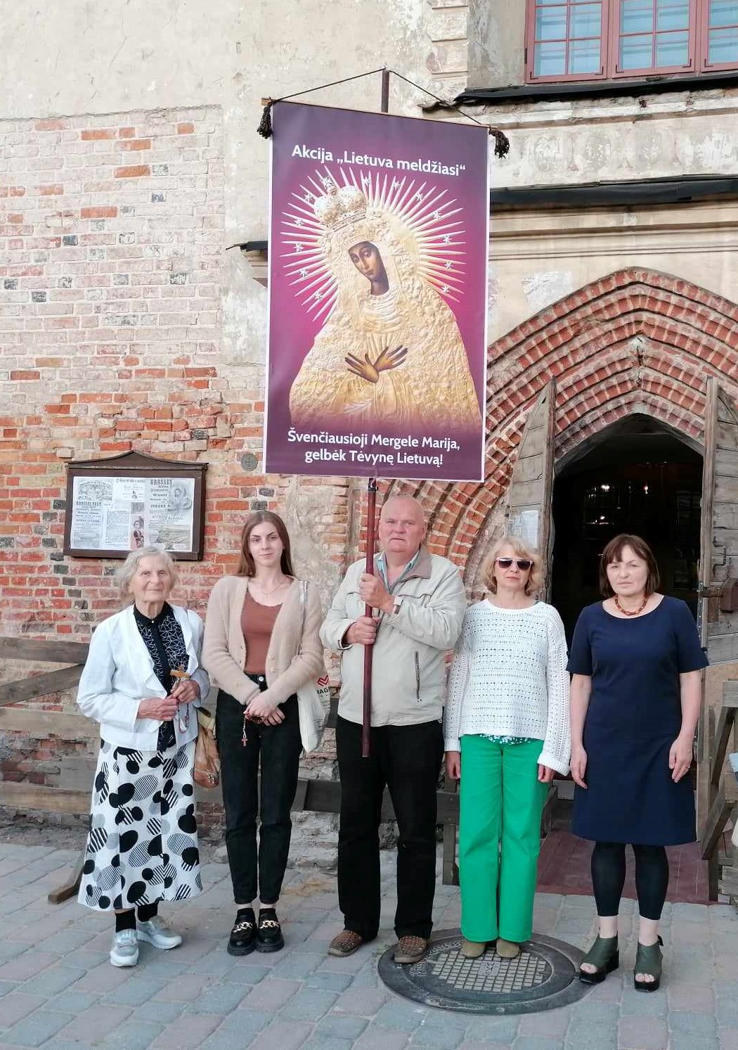 Nuo Vilniaus arkikatedros keliavome pro Prezidentūrą, Dievo Gailestingumo Šventovę iki Švč. M. Marijos Ėmimo į dangų bažnyčios Pranciškonų g.
