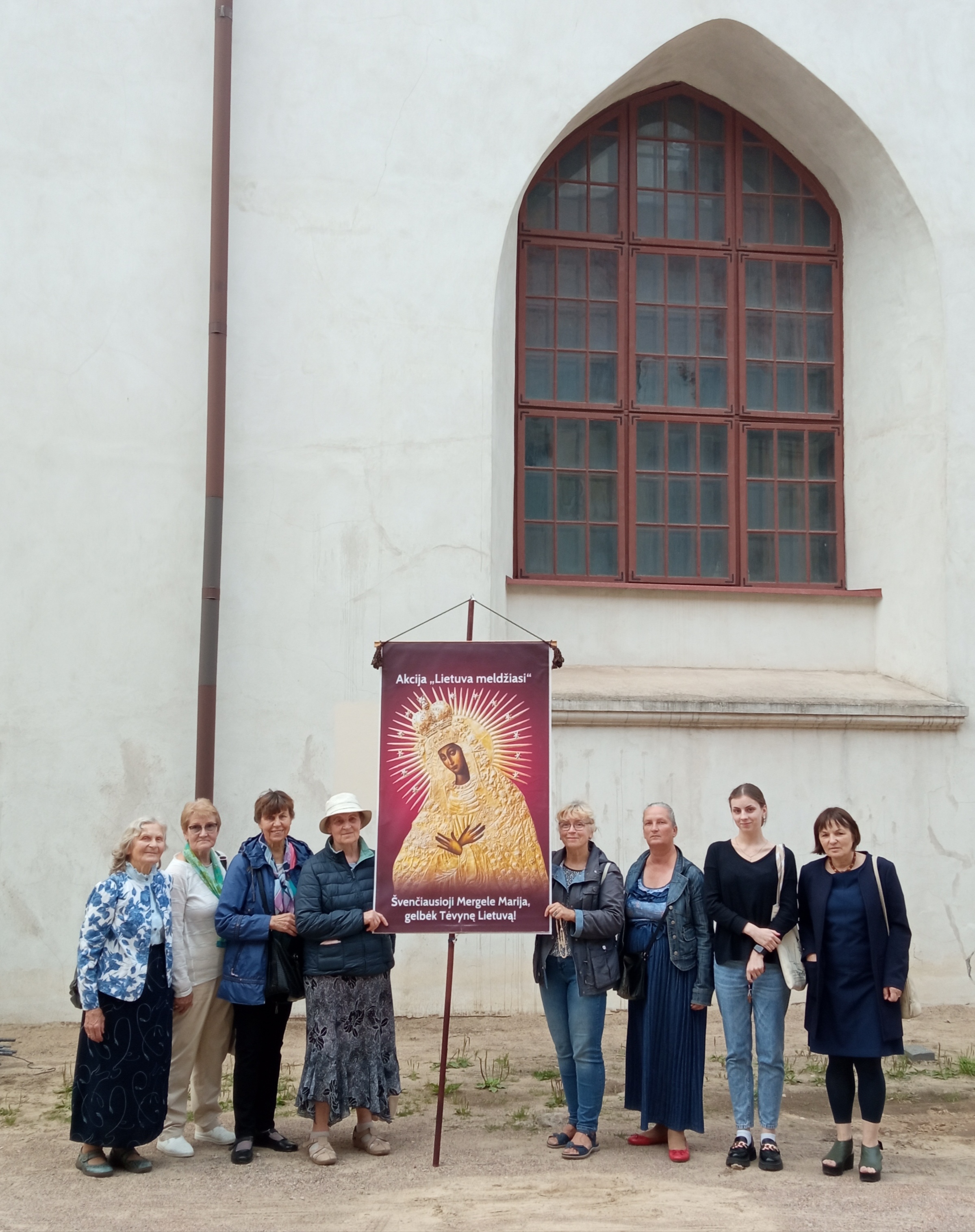 Vilniuje rugpjūčio 9d.su rožančiaus malda ėjome nuo Katedros iki pranciškonų Šv.Mergelės Marijos ėmimo į dangų bažnyčios.
